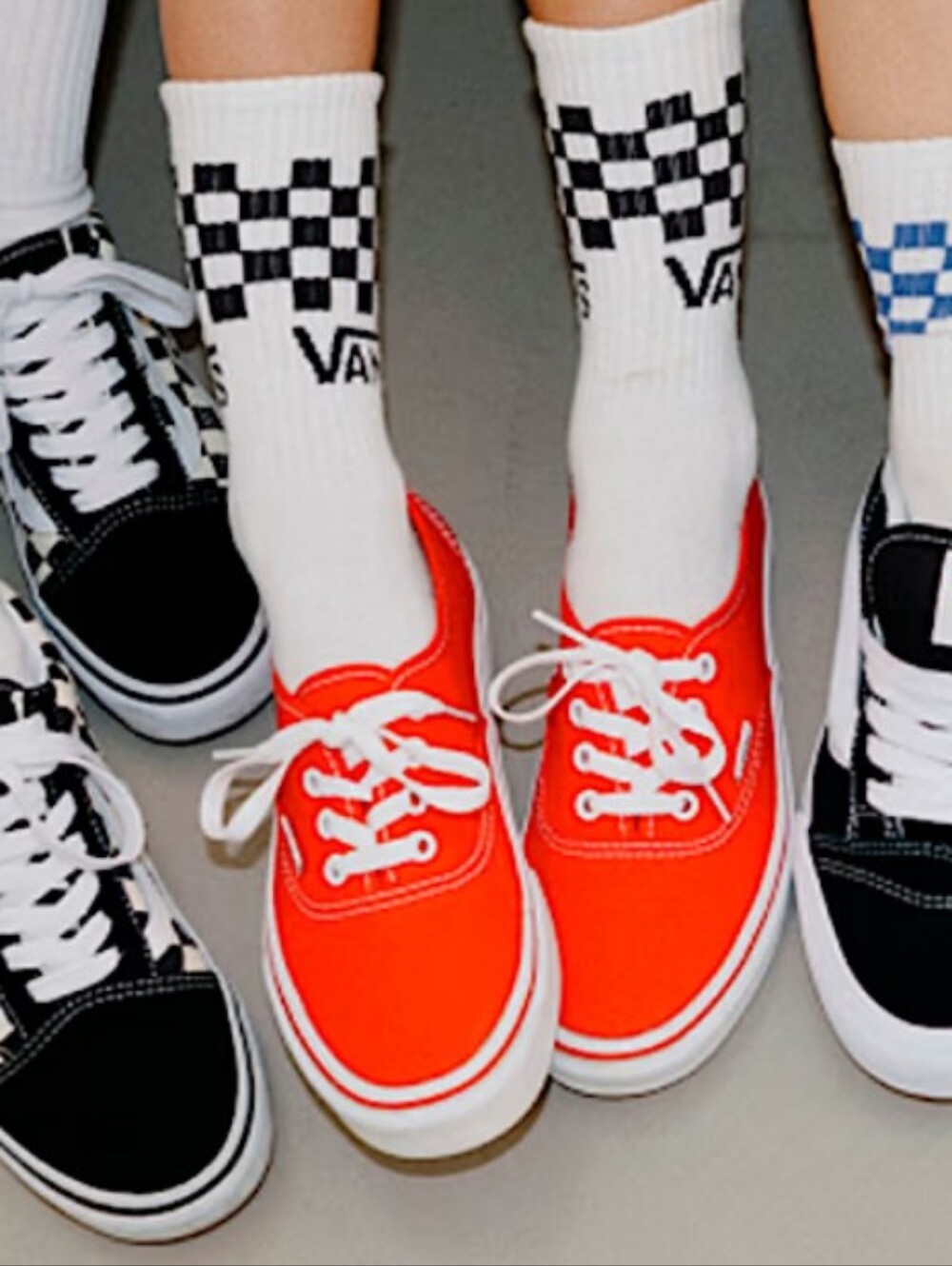 Vans UNISEX New Classic Red Canvas Sneaker